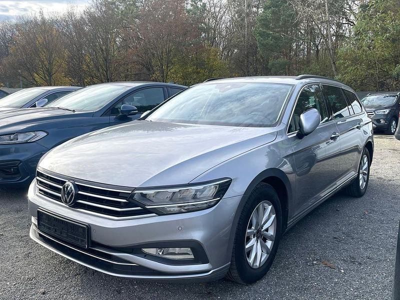 Silber Gebraucht 2021 VW Passat Business Limousine | 15.900 € (Guter Preis) - Bild 1/4