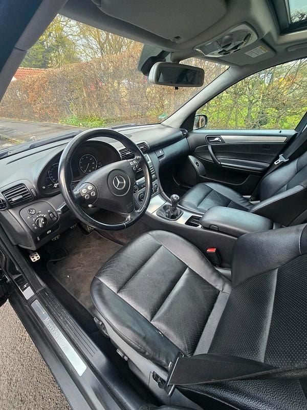 Gebraucht Mercedes C200 140 PS (102 kW) 2005 Schwarz Limousine