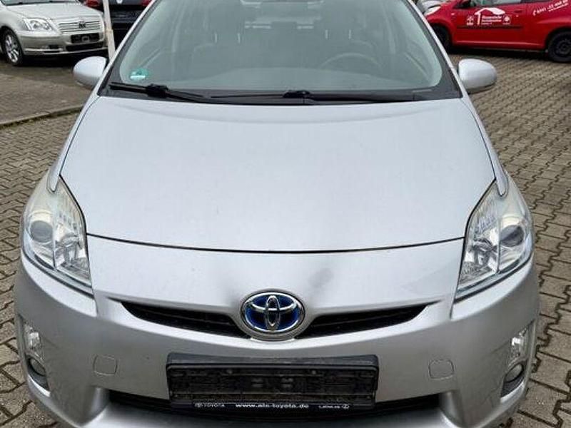 Gebraucht Toyota Prius 99 PS (72 kW) 2011 Silber Limousine