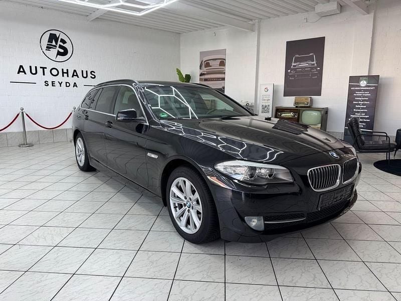 Schwarz Gebraucht 2013 BMW 520 Sport Line Kombi | 13.970 € (Fairer Preis) - Bild 1/4