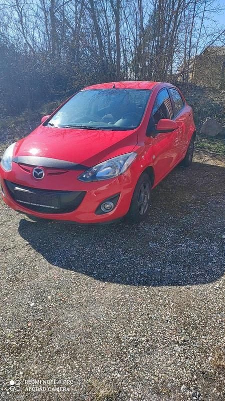 Gebraucht Mazda 2 86 PS (63 kW) 2013 Rot Kleinwagen