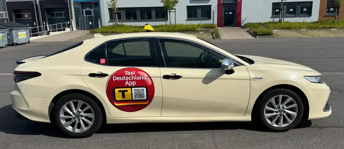 Gebraucht Toyota Camry 131 PS (96 kW) 2022 Weiß Limousine