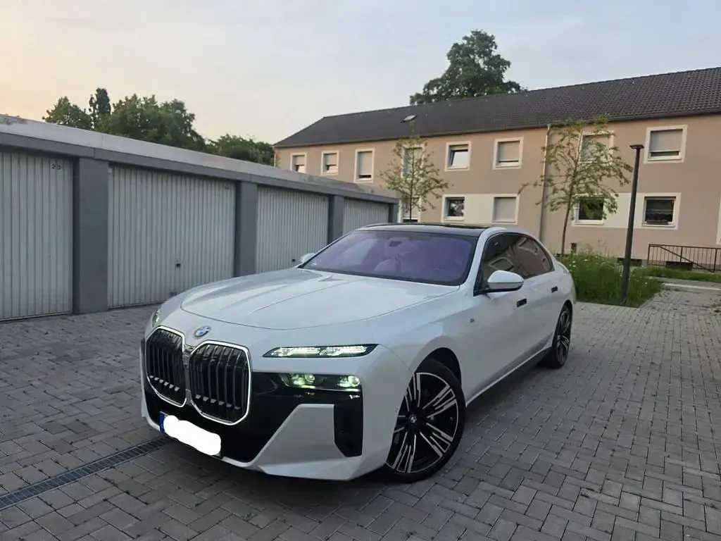 Gebraucht BMW 740 M Sport 299 PS (219 kW) 2024 Weiß Limousine