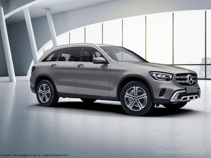 Gebraucht Mercedes GLC300e 194 PS (142 kW) 2022 Mojavesilber SUV