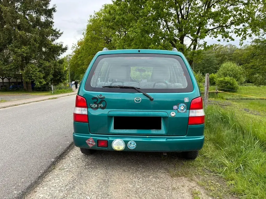 Używany Mazda Demio 63 KM (46 kW) 2000 Hatchback