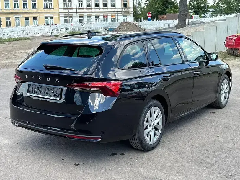 Gebraucht Skoda Octavia Selection 150 PS (110 kW) 2024 Schwarzmagic perleffekt Kombi