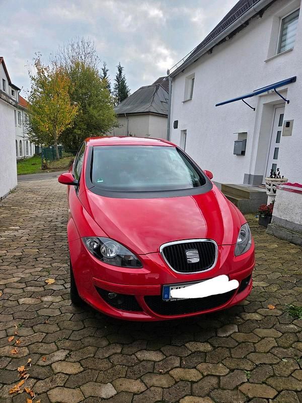 Rot Gebraucht 2005 Seat Altea Sport Van / Kleinbus | 4.499 € (Teuer) - Bild 1/4