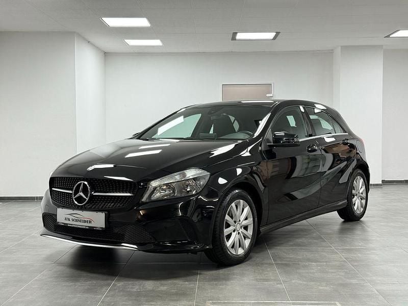 Gebraucht Mercedes A180 122 PS (89 kW) 2016 Schwarz Limousine