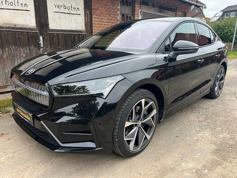 Schwarz Gebraucht 2022 Skoda Enyaq iV Suite SUV | 38.675 € (Fairer Preis) - Bild 1/4