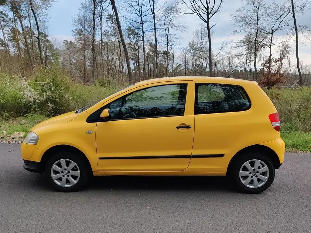 Gebraucht VW Fox 54 PS (39 kW) 2008 Gelb Kleinwagen