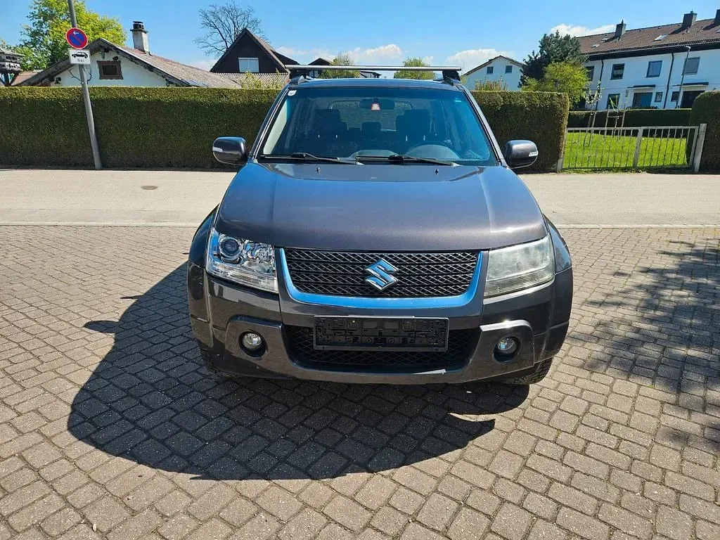 Gebraucht Suzuki Grand Vitara 129 PS (94 kW) 2011 Grau SUV