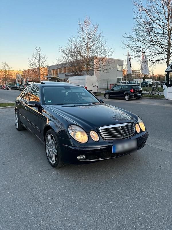 Blau Gebraucht 2005 Mercedes E280 Limousine | 4.000 € (Fairer Preis) - Bild 1/4