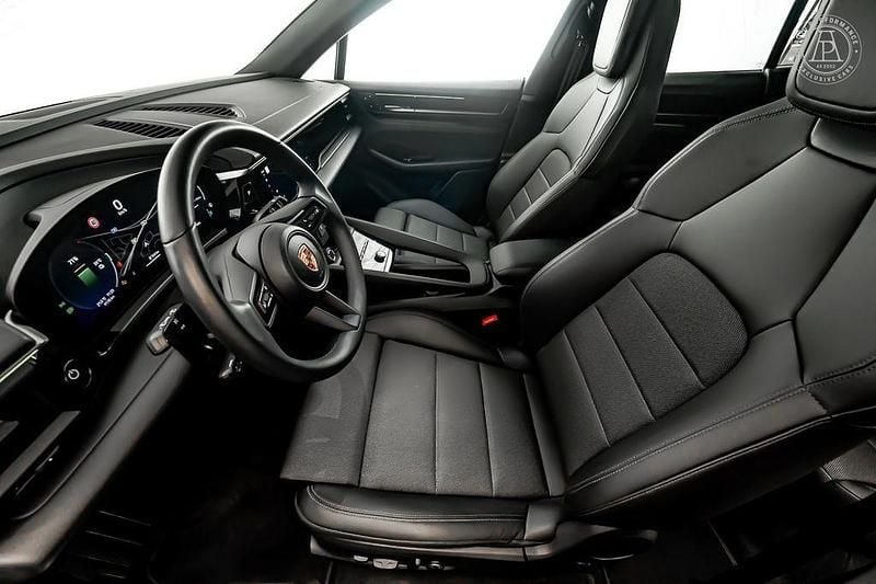 Gebraucht Porsche Macan 4 Electric 300 kW (408 PS) 2025 Schwarz SUV