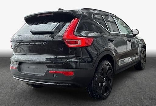 Neu Volvo XC40 Plus 197 PS (144 kW) 2026 Schwarz SUV