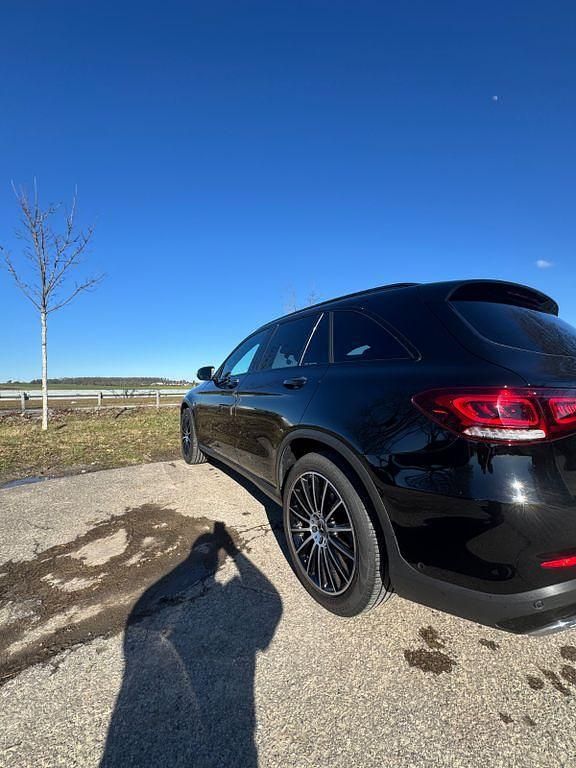 Gebraucht Mercedes GLC200 AMG 197 PS (144 kW) 2021 Schwarz SUV