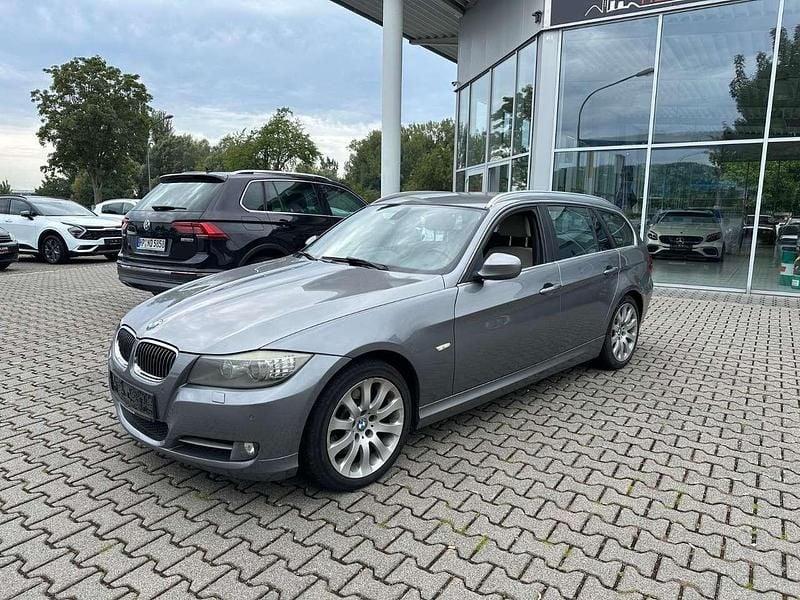 Grau Gebraucht 2010 BMW 330 Exclusive Kombi | 3.900 € (Superpreis) - Bild 1/4