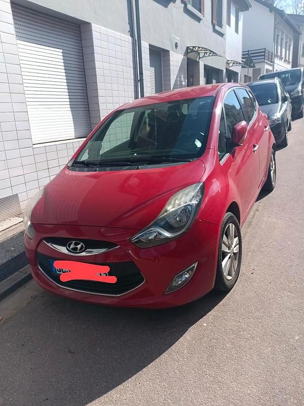 Gebraucht Hyundai ix20 90 PS (66 kW) 2014 Rot Kleinwagen