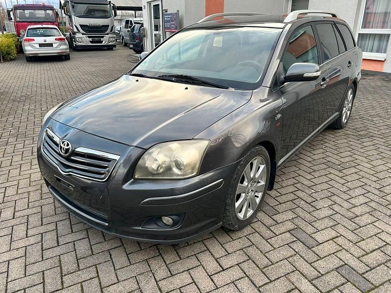 Gebraucht Toyota Avensis Team 177 PS (130 kW) 2008 Grau Kombi