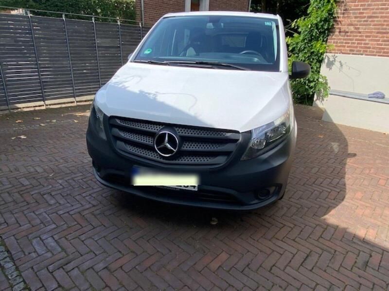 Weiß Gebraucht 2019 Mercedes Vito Van / Kleinbus | 27.900 € - Bild 1/4