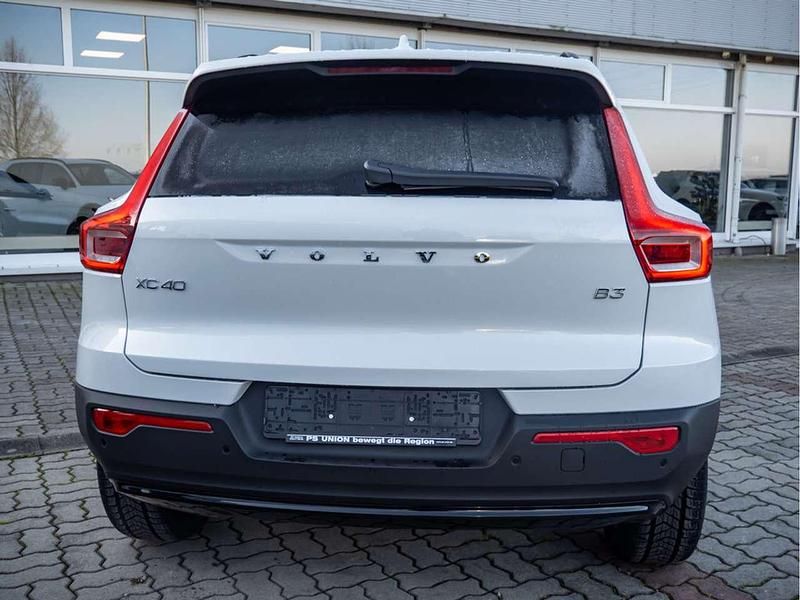 Neu Volvo XC40 Plus 163 PS (119 kW) 2025 Weiß SUV