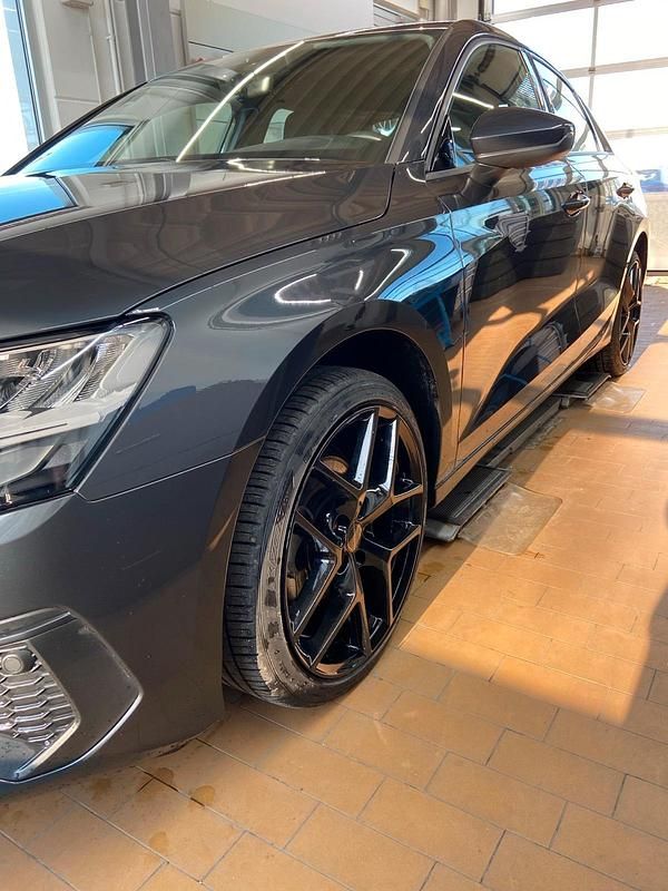 Gebraucht Audi A3 Ambiente 150 PS (110 kW) 2023 Grau Limousine