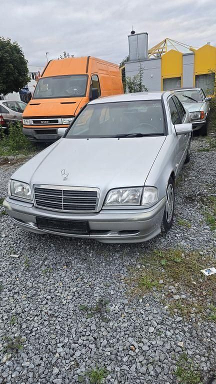 Silber Gebraucht 1999 Mercedes C200 Classic Limousine | 1.900 € (Superpreis) - Bild 1/4