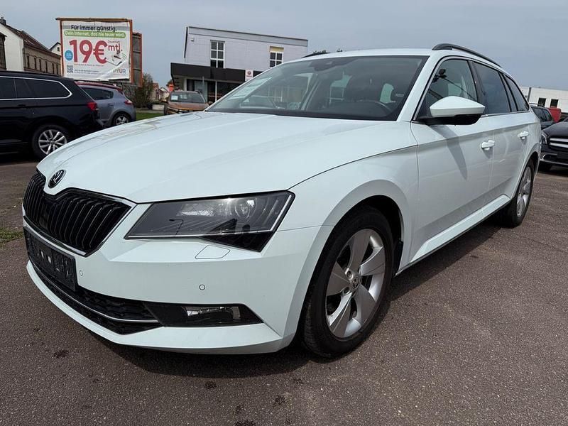 Weiß Gebraucht 2016 Skoda Superb Ambition Kombi | 12.499 € (Fairer Preis) - Bild 1/4