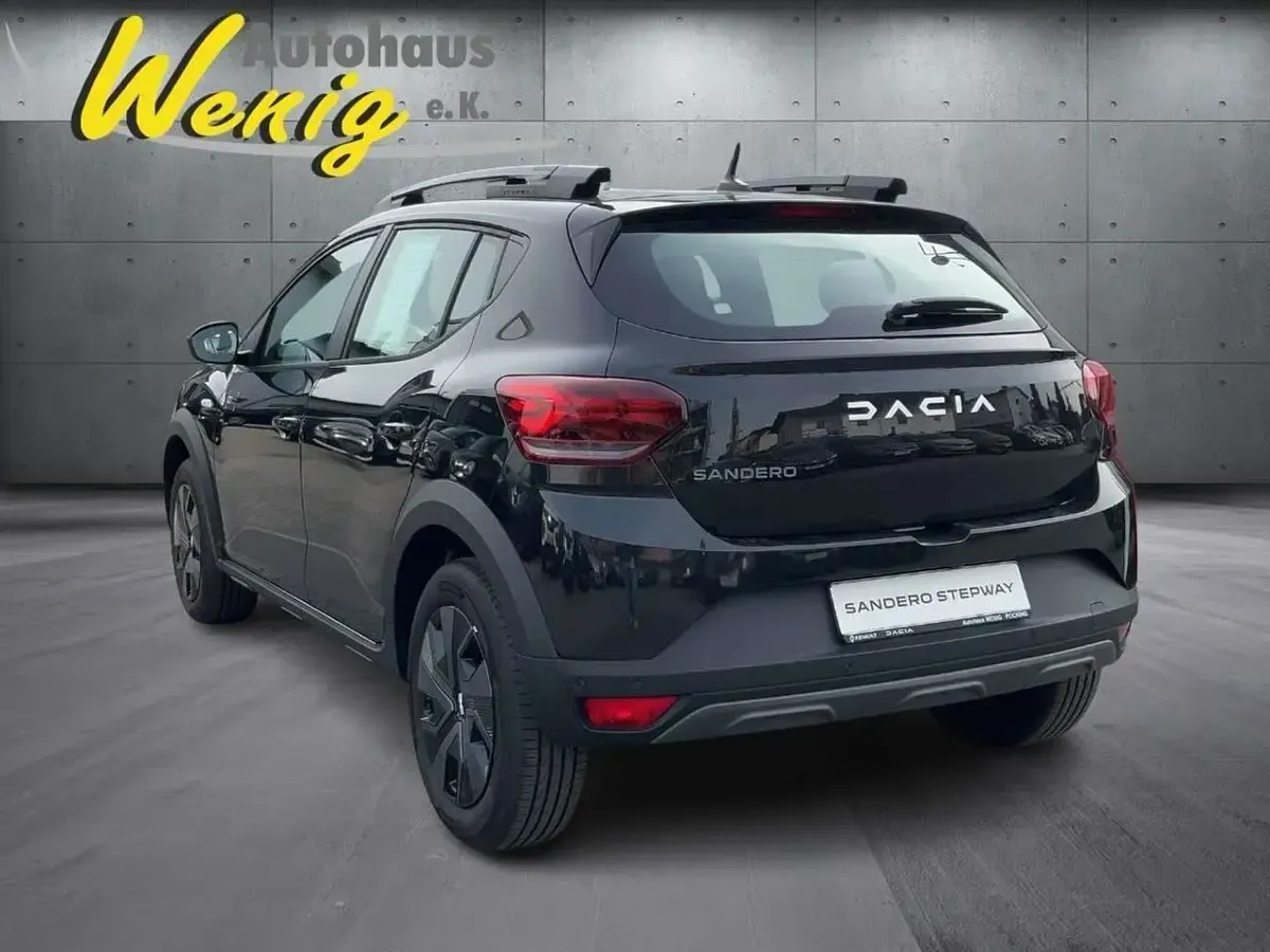 Neu Dacia Sandero Stepway 91 PS (66 kW) 2025 Perlmuttschwarz Limousine