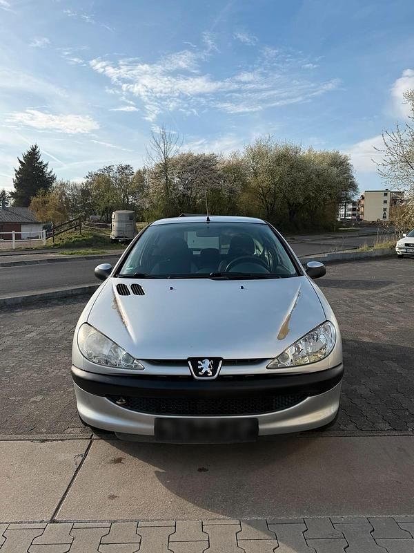Gebraucht Peugeot 206 60 PS (44 kW) 2004 Silber Kleinwagen