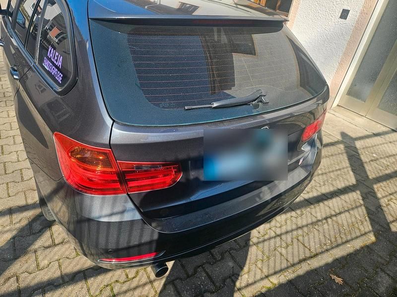 Gebraucht BMW 318 150 PS (110 kW) 2012 Grau Kombi