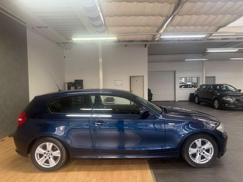 Gebraucht BMW 116 Advantage 116 PS (85 kW) 2011 Blau Kleinwagen