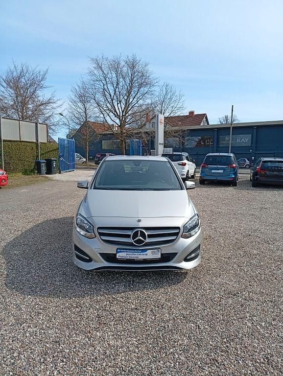 Gebraucht Mercedes B180 122 PS (89 kW) 2018 Silber Van / Kleinbus