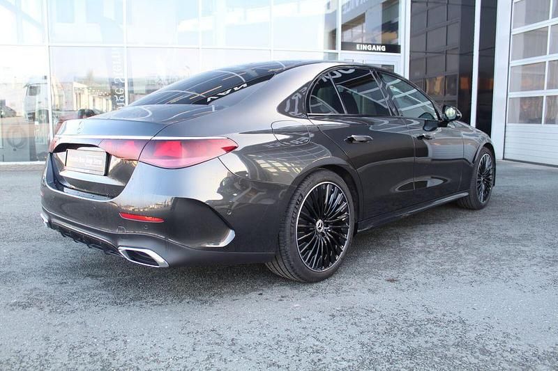 Gebraucht Mercedes E220 AMG 197 PS (144 kW) 2024 Grau Limousine
