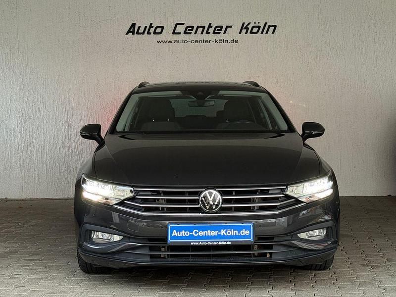 Gebraucht VW Passat 150 PS (110 kW) 2022 Grau Kombi