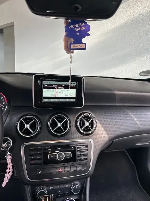 Gebraucht Mercedes A180 122 PS (89 kW) 2013 Silber Kleinwagen