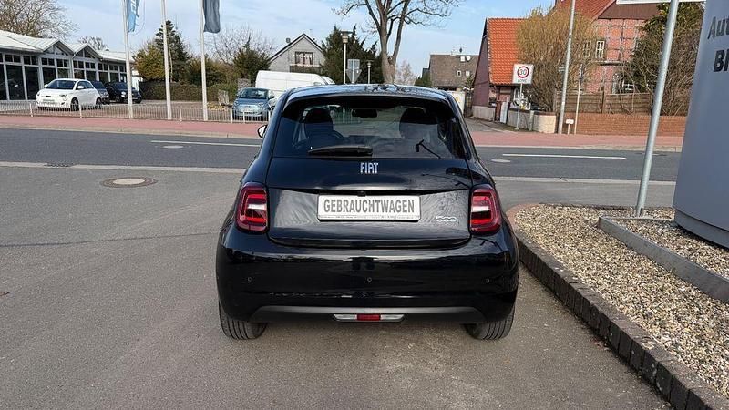 Gebraucht Fiat 500e 86 kW (118 PS) 2023 Schwarz Kleinwagen
