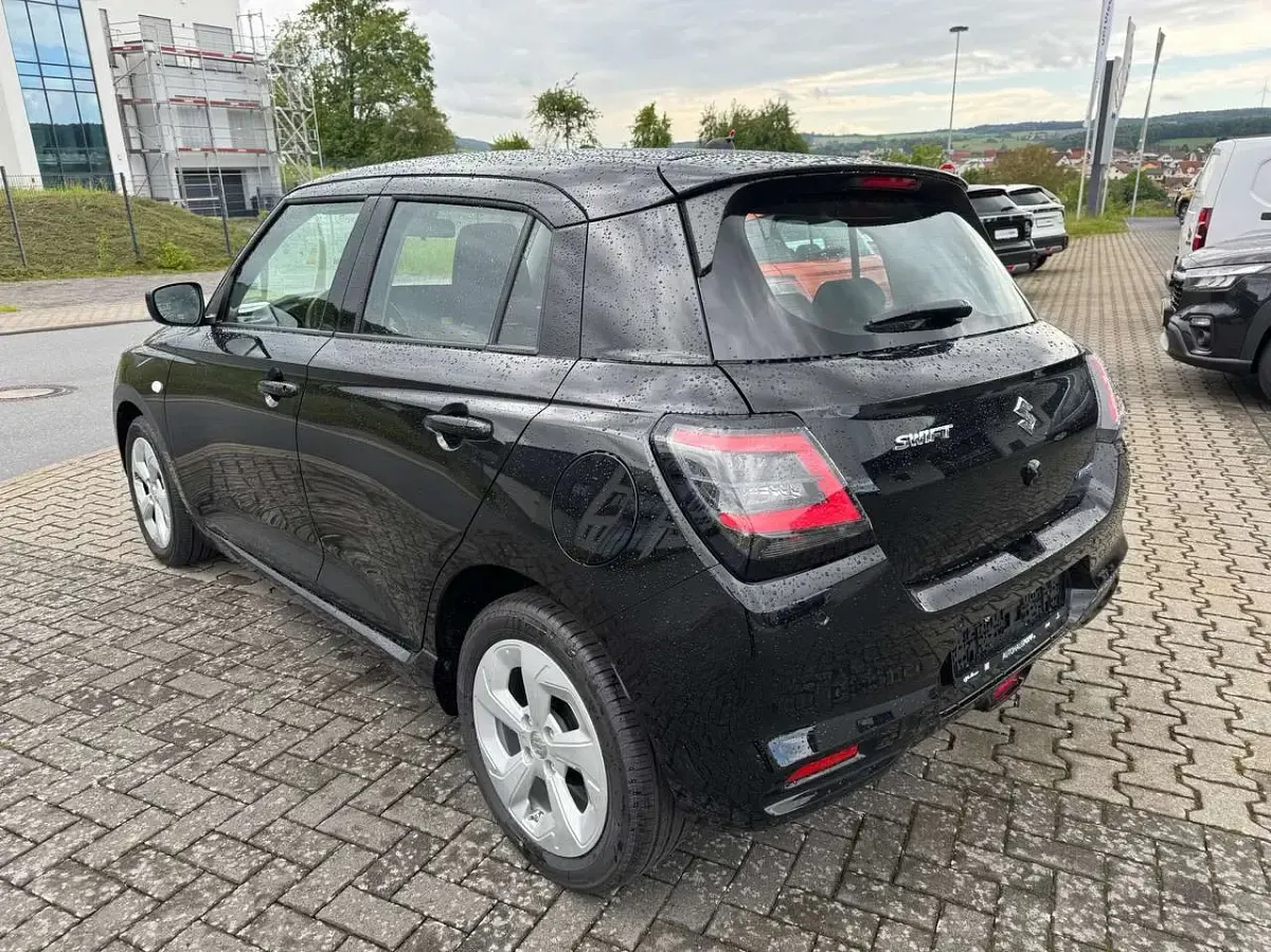 Neu Suzuki Swift Club 83 PS (61 kW) 2026 Schwarz Kleinwagen