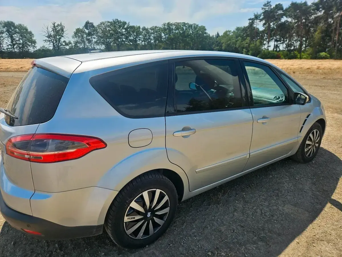 Gebraucht Ford S-MAX 140 PS (102 kW) 2011 Silber Van / Kleinbus