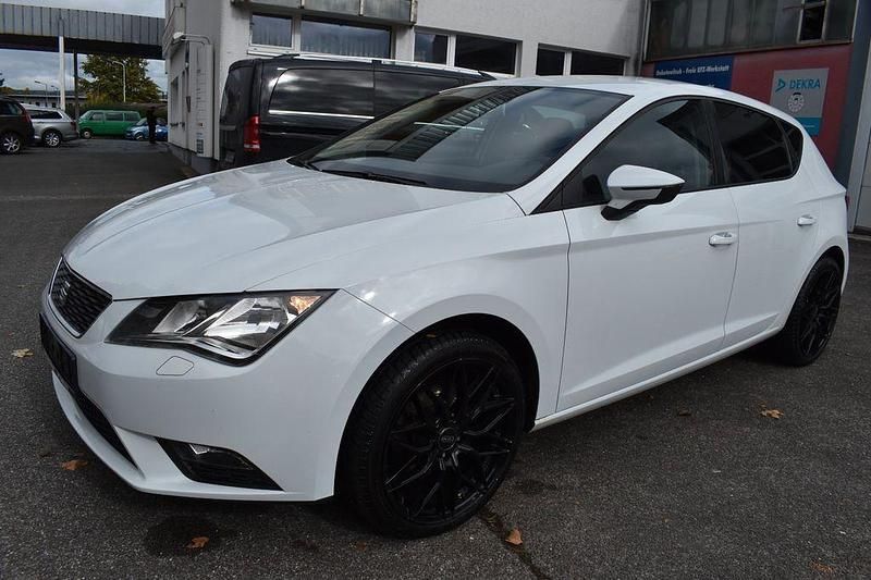 Weiß Gebraucht 2014 Seat Leon Reference Limousine | 8.500 € (Fairer Preis) - Bild 1/4