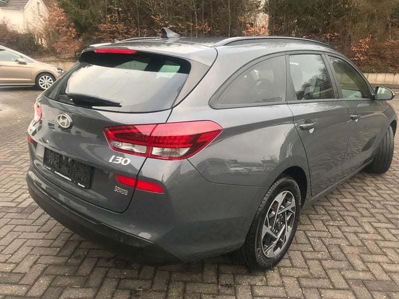 Neu Hyundai i30 160 PS (117 kW) 2025 Grau Limousine