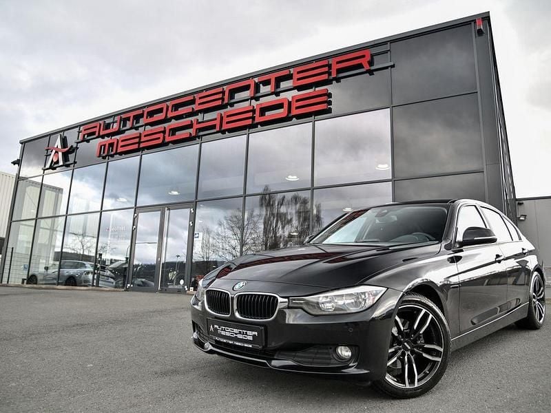 Black sapphire metallic Gebraucht 2012 BMW 320 Limousine | 7.890 € (Guter Preis) - Bild 1/4