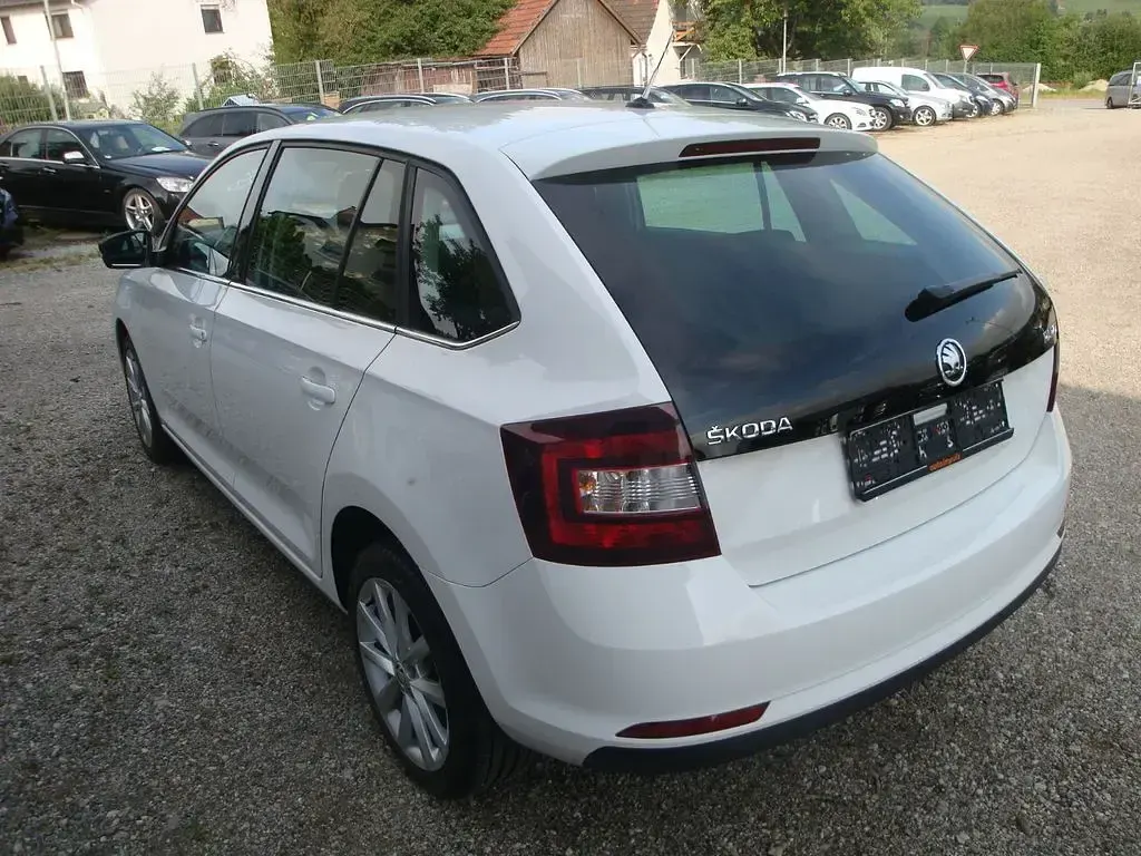 Gebraucht Skoda Rapid Ambition 110 PS (80 kW) 2019 Weiß Kleinwagen