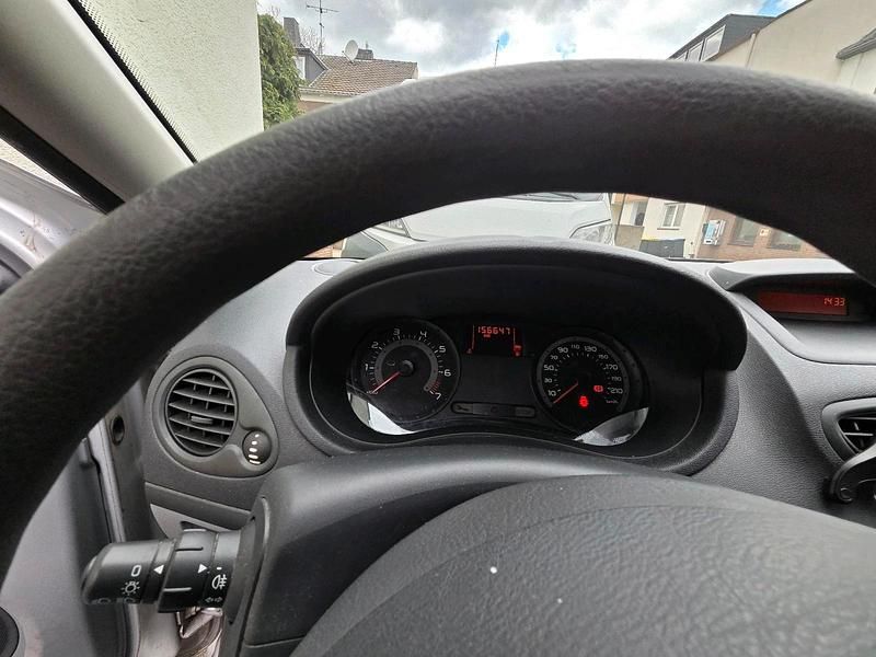 Gebraucht Renault Clio II 75 PS (55 kW) 2006 Silber Limousine