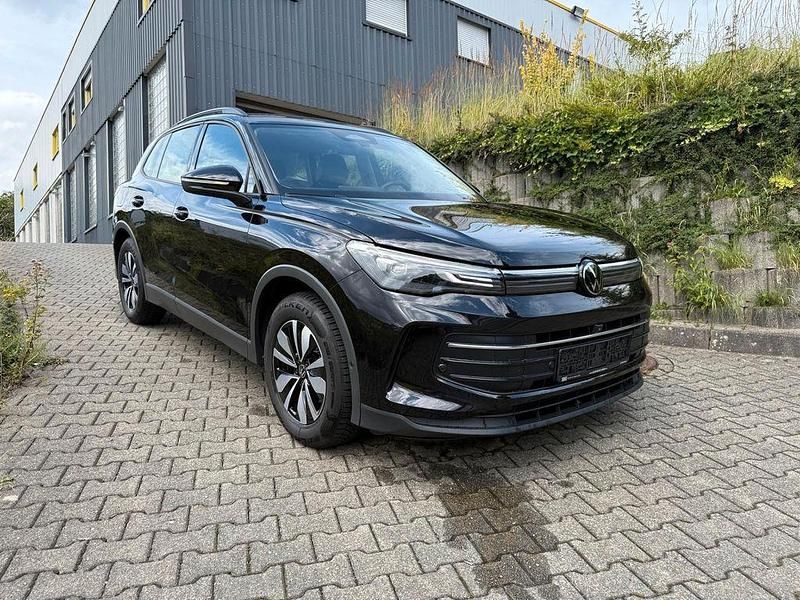 Schwarz Gebraucht 2024 VW Tiguan Goal SUV | 39.990 € (Superpreis) - Bild 1/4