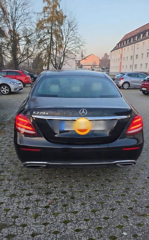 Gebraucht Mercedes E220 Exclusive 194 PS (142 kW) 2016 Schwarz Limousine