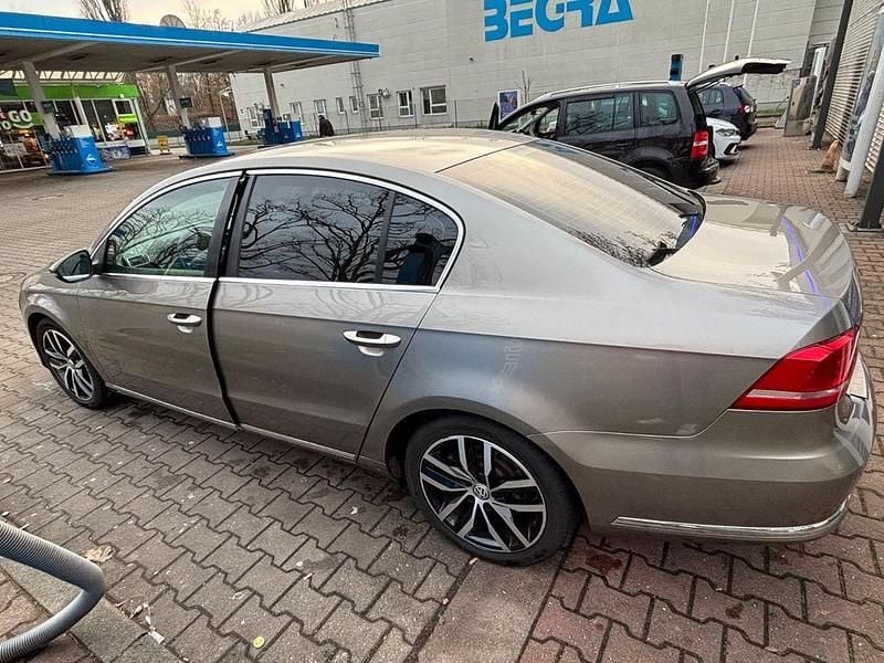 Gebraucht VW Passat Comfortline 160 PS (117 kW) 2012 Braun Limousine