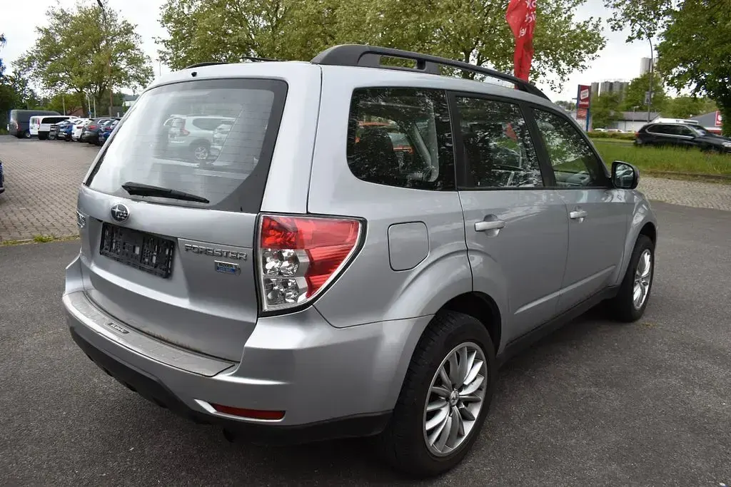 Usado Subaru Forester Comfort 147 CV (108 kW) 2012 Plateado SUV