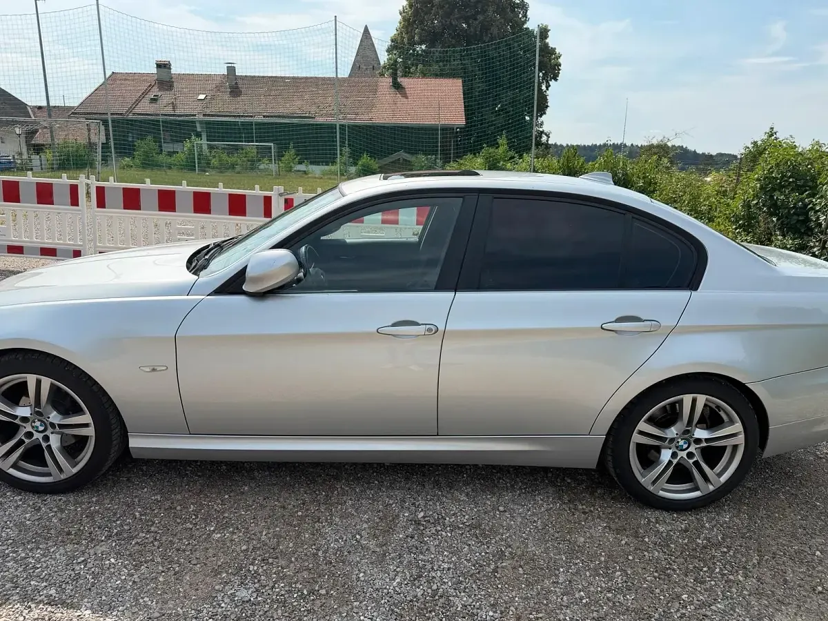 Gebraucht BMW 320 170 PS (125 kW) 2010 Silber Limousine