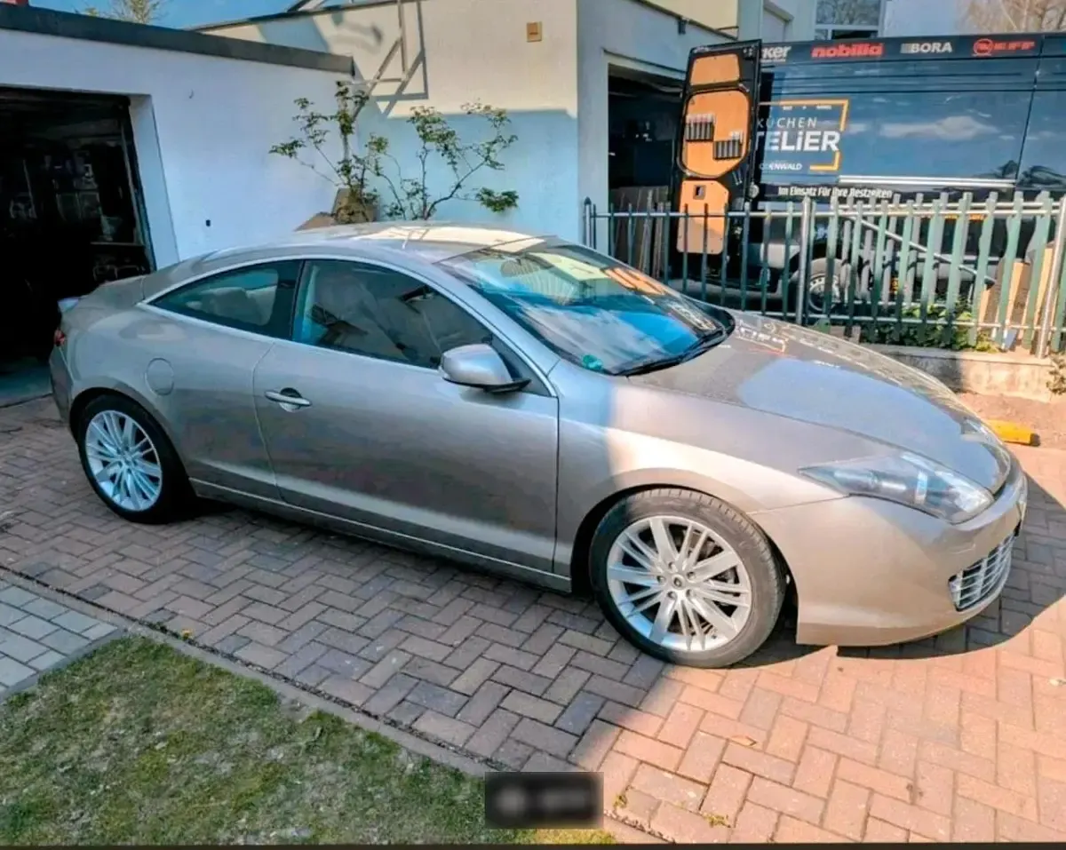 Gebraucht Renault Laguna Coupé 238 PS (175 kW) 2009 Gold Coupé