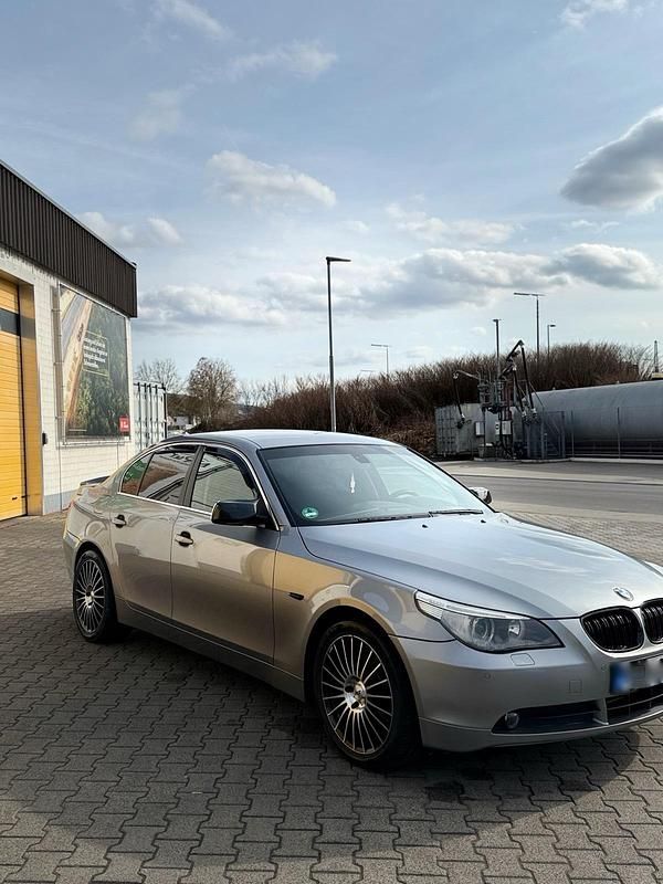 Gebraucht BMW 523 170 PS (125 kW) 2006 Grau Limousine